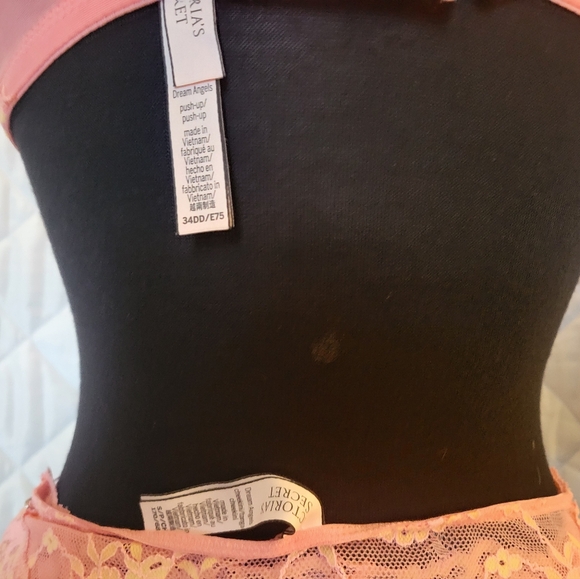 Victoria's Secret Bra & Panty - Picture 6 of 6